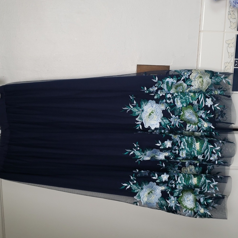 New without tags beautiful embroidered hem skirt